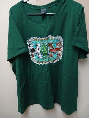 Hanes Green 'MOM' Graphic Tee